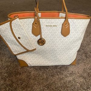 Michael Kors large tote purse 🤩
